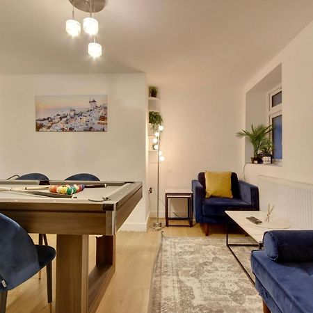 Southsea Getaway Apartment With Pool Table And Hot Tub พอร์ตสมัธ ภายนอก รูปภาพ