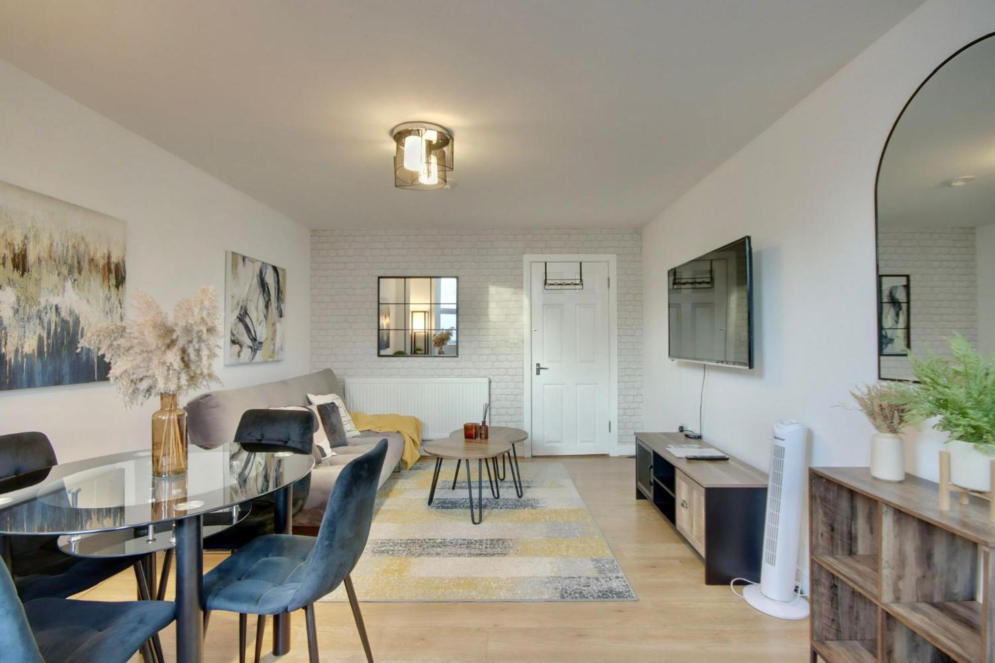 Southsea Getaway Apartment With Pool Table And Hot Tub พอร์ตสมัธ ภายนอก รูปภาพ