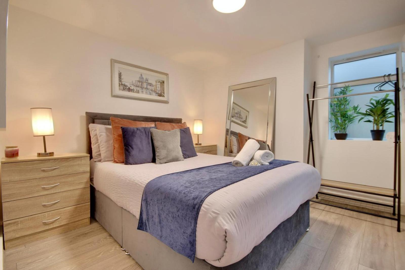 Southsea Getaway Apartment With Pool Table And Hot Tub พอร์ตสมัธ ภายนอก รูปภาพ
