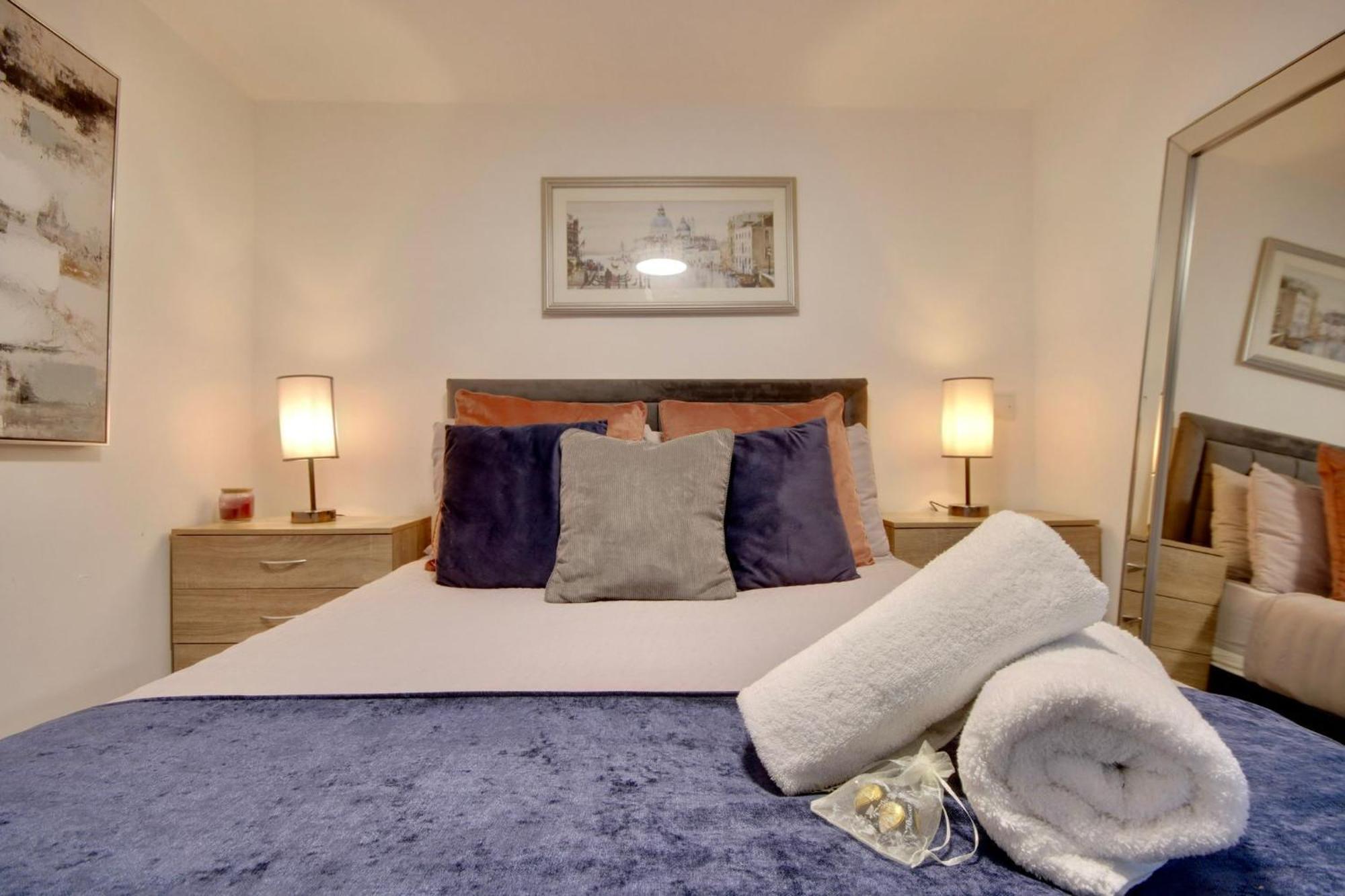 Southsea Getaway Apartment With Pool Table And Hot Tub พอร์ตสมัธ ภายนอก รูปภาพ