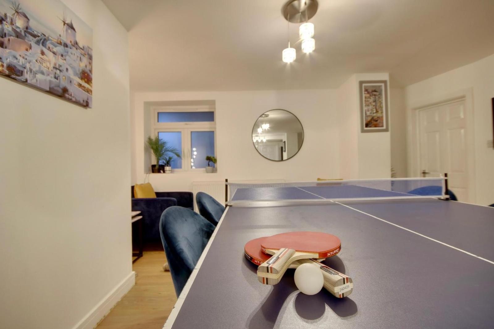 Southsea Getaway Apartment With Pool Table And Hot Tub พอร์ตสมัธ ภายนอก รูปภาพ