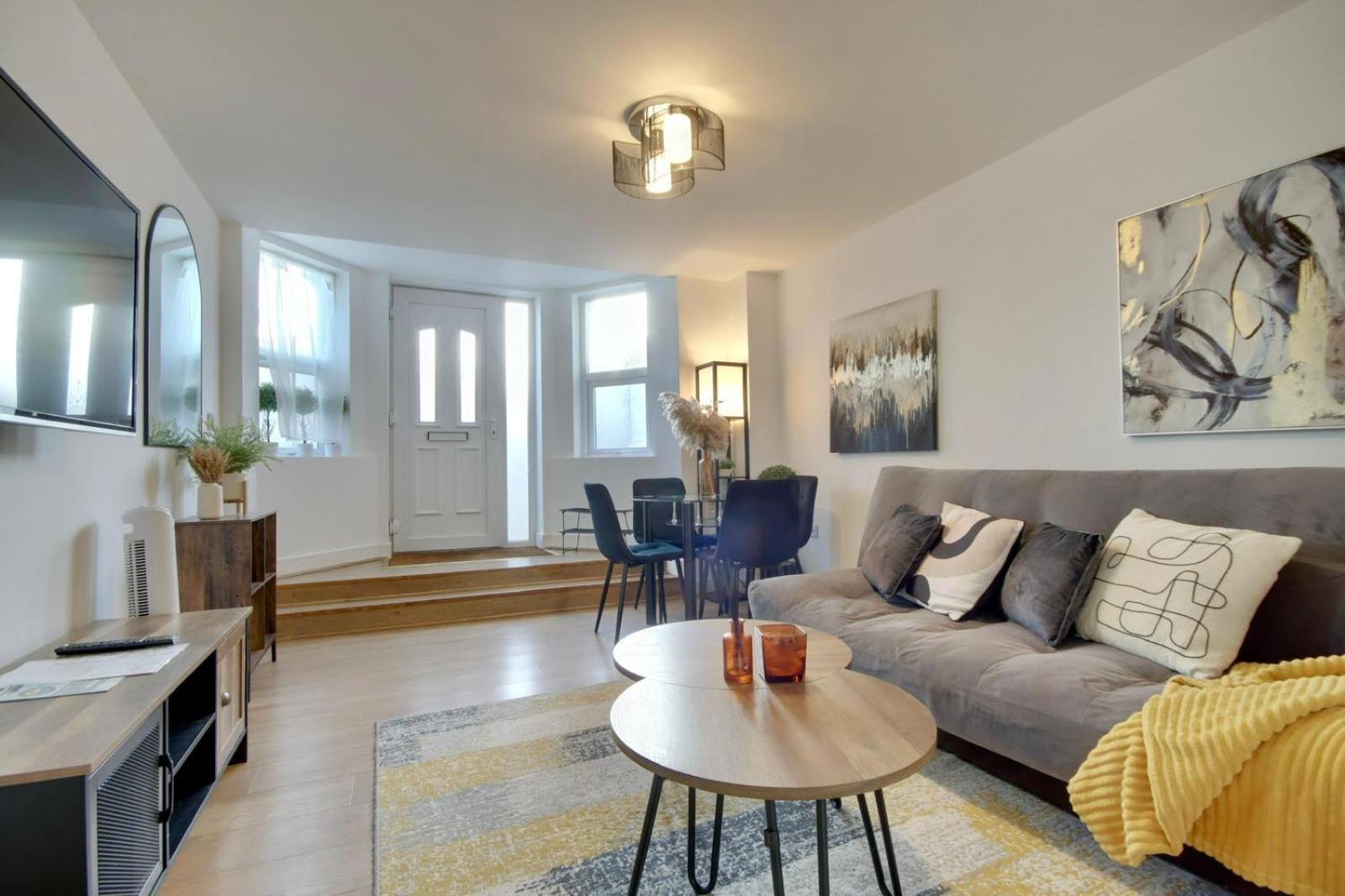 Southsea Getaway Apartment With Pool Table And Hot Tub พอร์ตสมัธ ภายนอก รูปภาพ