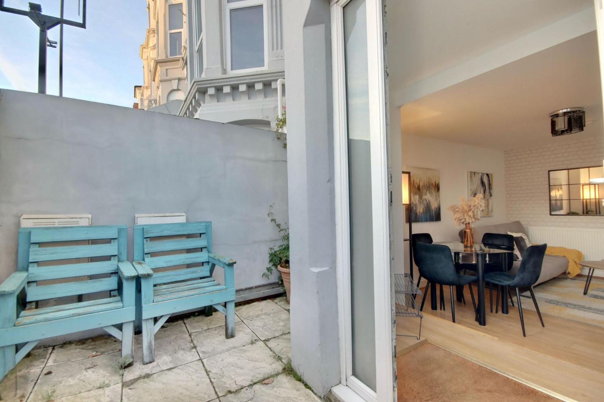Southsea Getaway Apartment With Pool Table And Hot Tub พอร์ตสมัธ ภายนอก รูปภาพ