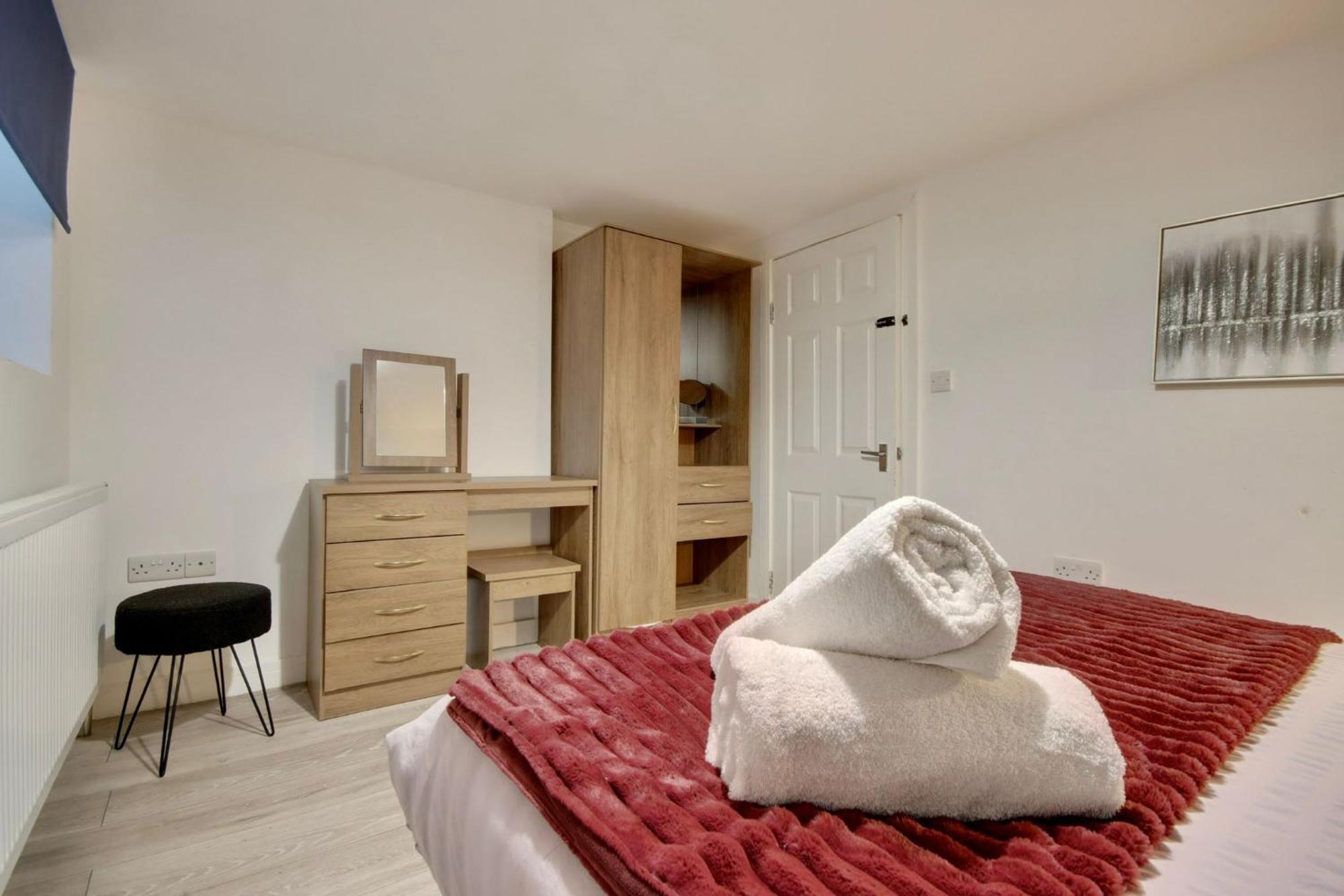 Southsea Getaway Apartment With Pool Table And Hot Tub พอร์ตสมัธ ภายนอก รูปภาพ