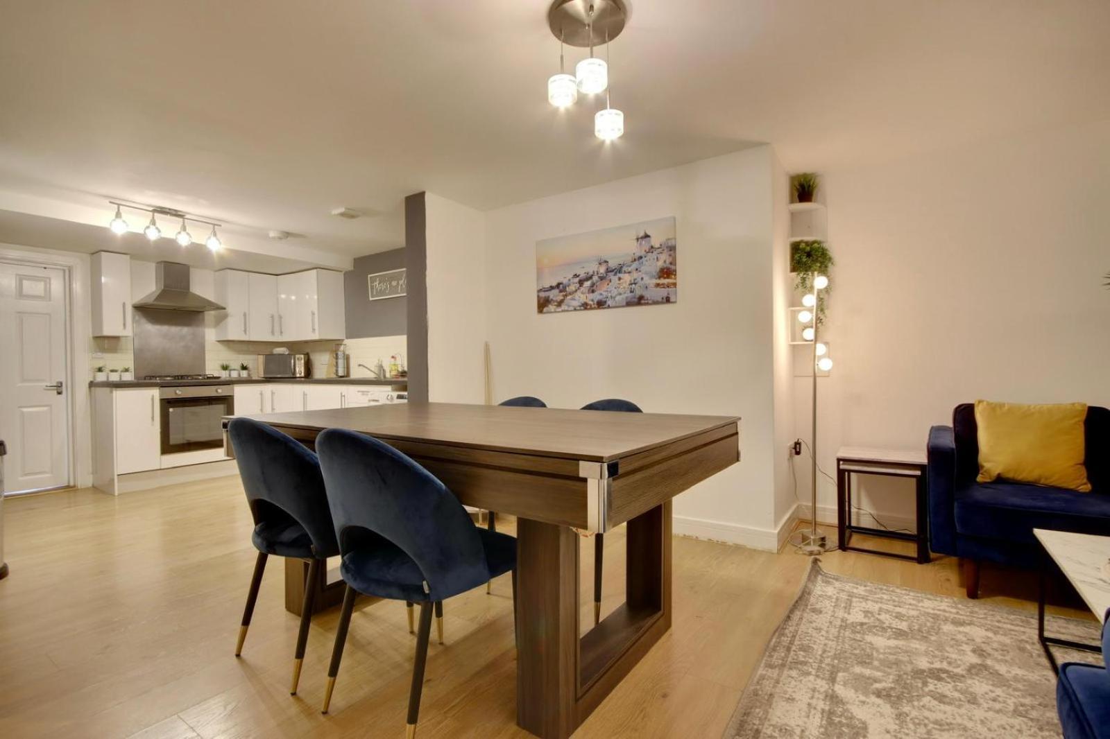 Southsea Getaway Apartment With Pool Table And Hot Tub พอร์ตสมัธ ภายนอก รูปภาพ